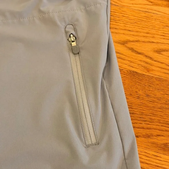 LIKE NEW Peter Millar Flex Adapt Wind Cheater Shell in British Grey (Size S) Lightweight & Shirt Jackets